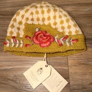 NWT French Knot handmade in Nepal Knit Beanie